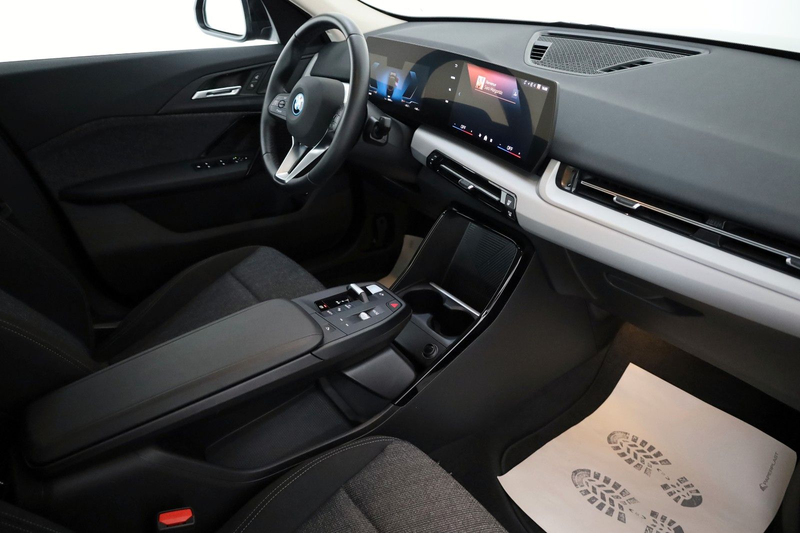 BMW iX2 20 eDrive,Navi,LED,SH,Kamera,Ausparkassist — photo 4