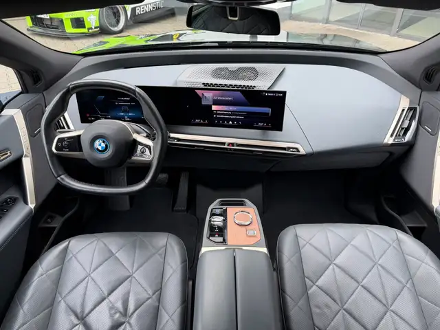 BMW Ix view 3