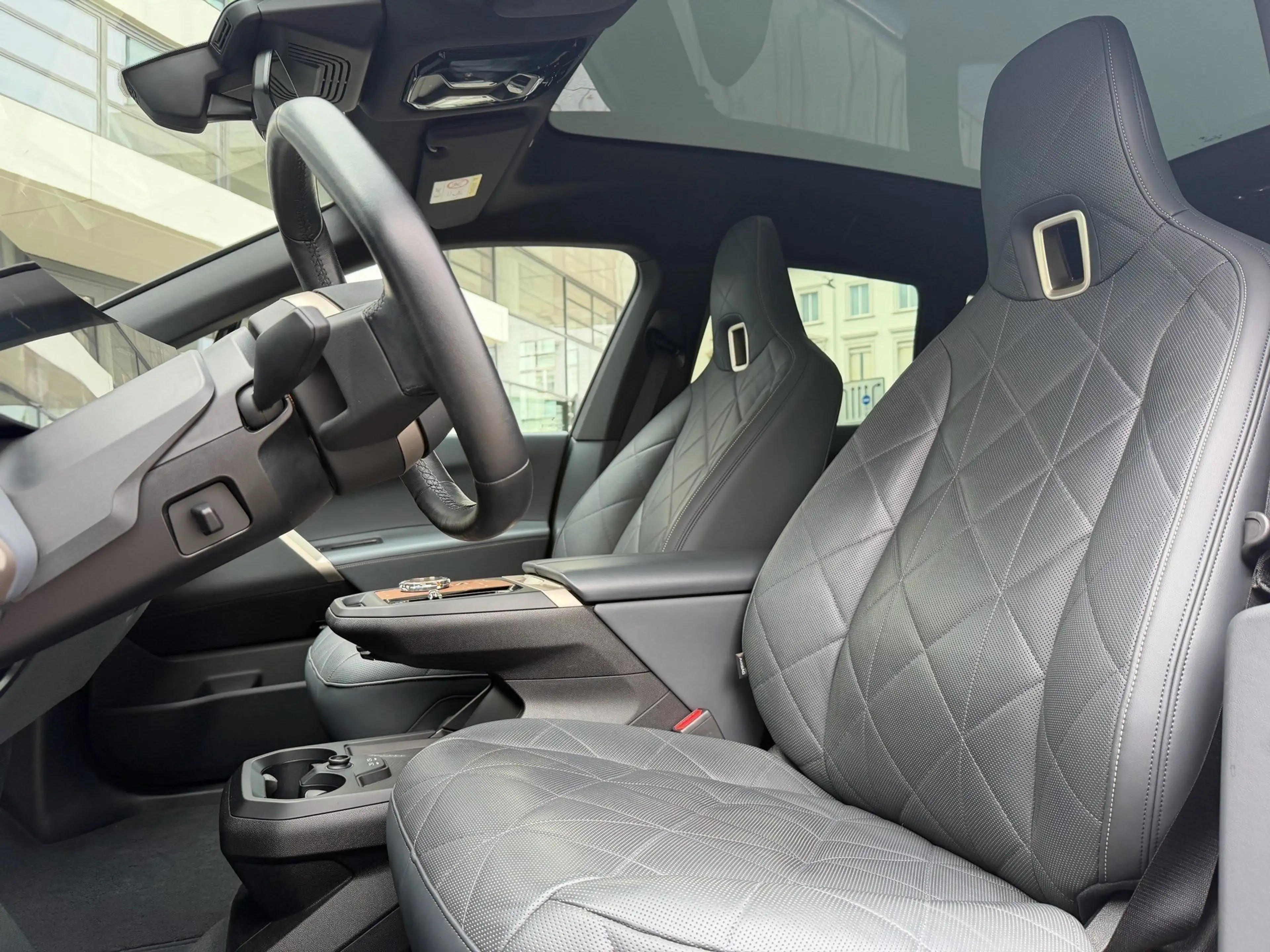 BMW iX xDrive40 M Sport Laser DA/PA Prof Pano AHK HK — photo 7