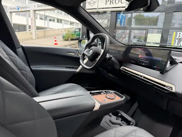 BMW Ix view 5