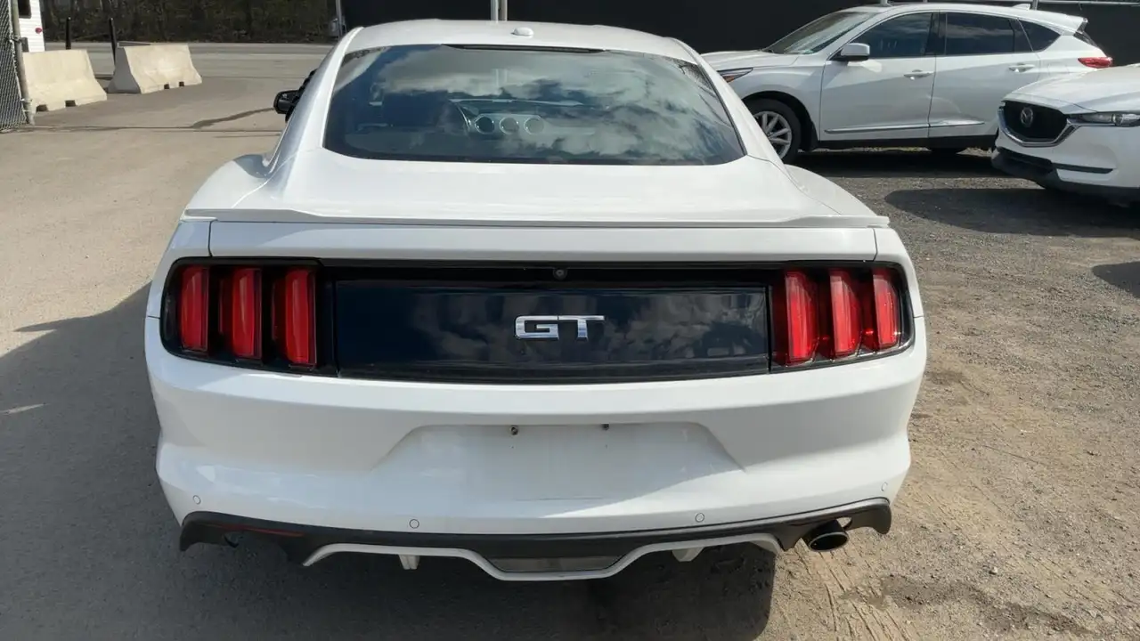 Ford Mustang снимка Ford Mustang