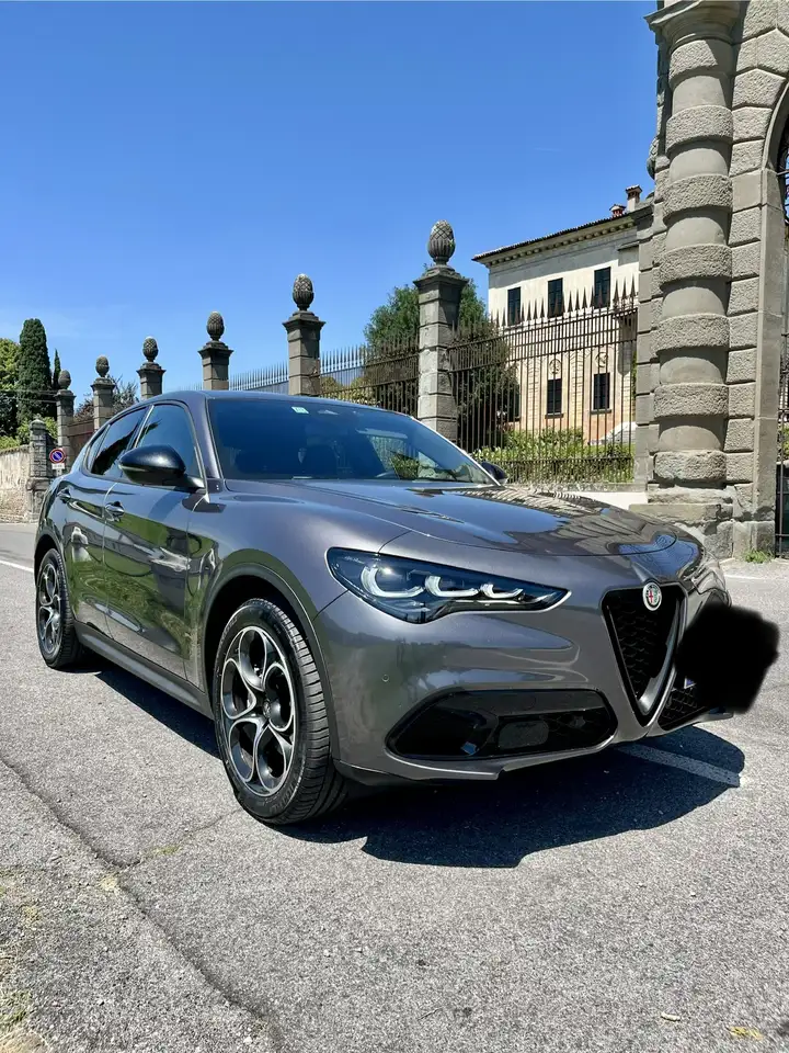 Alfa Romeo Stelvio 2025