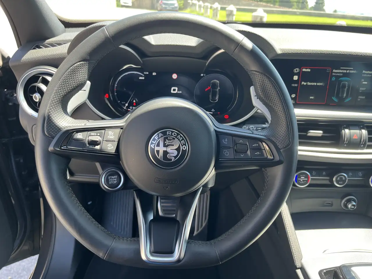Alfa Romeo Stelvio 2025 — фото 12