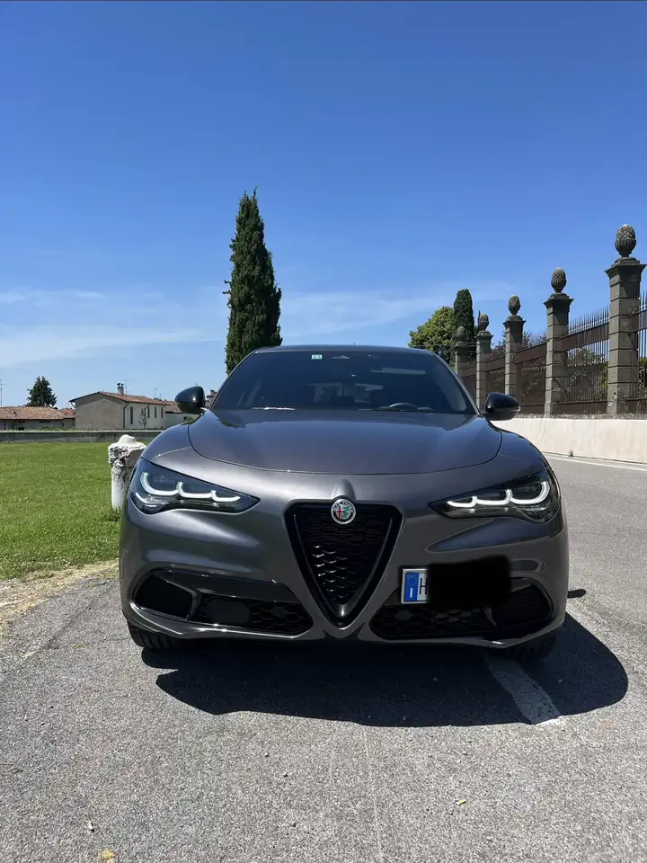 Alfa Romeo Stelvio 2025