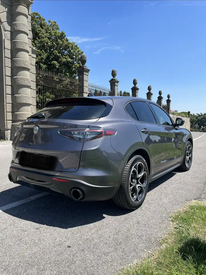 Alfa Romeo Stelvio 2025