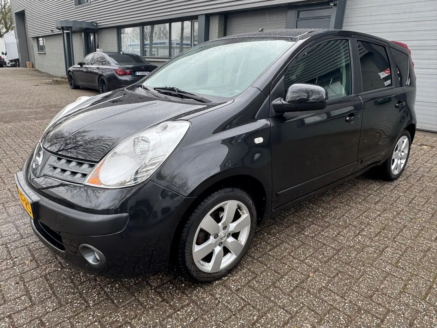 Nissan Note 1.6 First Note Schwarz - 1