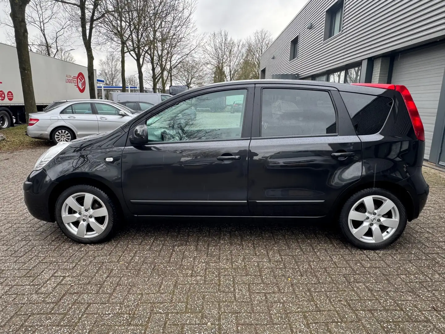 Nissan Note 1.6 First Note Schwarz - 2