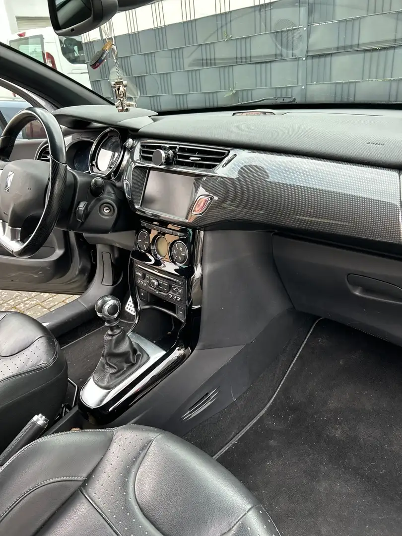 Citroen DS3 DS3 THP 155 SportChic Grau - 2