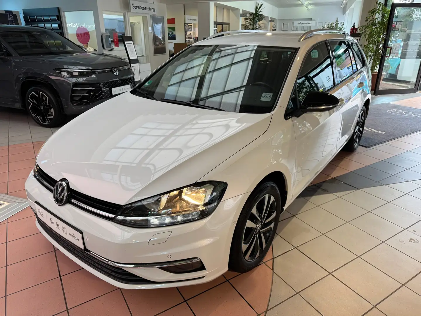 Volkswagen Golf Variant VII 2.0 TDI IQ.DRIVE+Standheizung ACC+Navi+DSG Weiß - 2