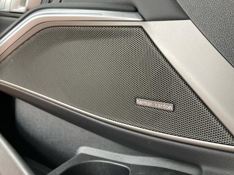 BMW 330 M Sport Pro — photo 9