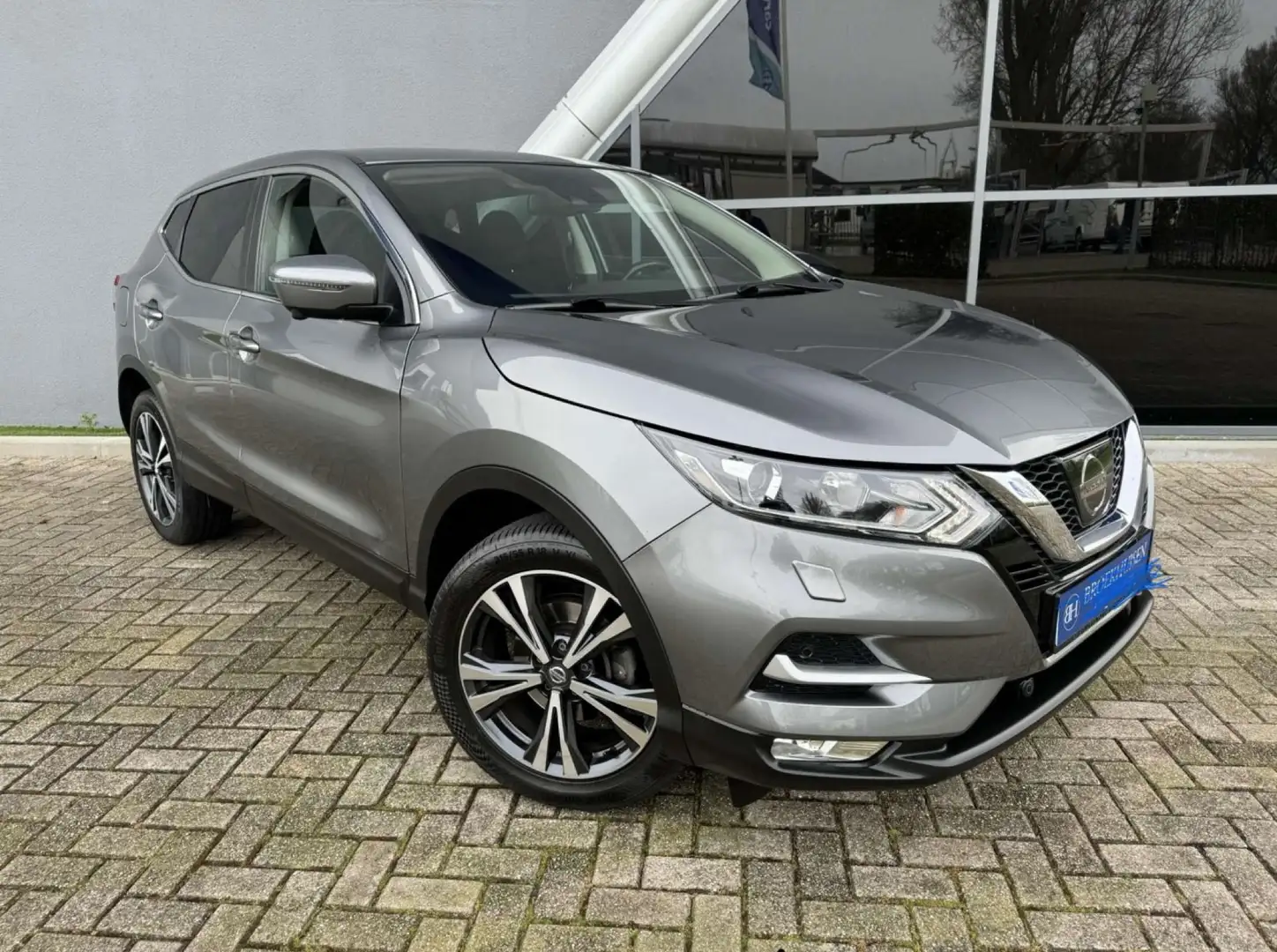 Nissan Qashqai 1.2 N-Connecta - 360 camera/Stoelverwarming Grijs - 2