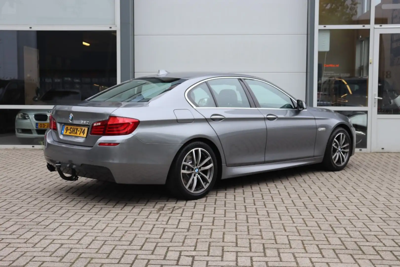 BMW 520 520I EXECUTIVE M SPORT/ORIG.NL/18 Grijs - 2