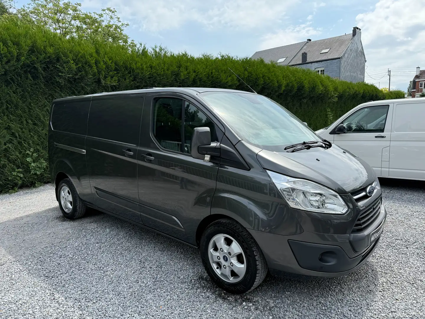 Ford Transit Custom 2.0 TDCi L2H1 - BOITE AUTOMATIQUE - TVA DEDUCTIBLE Grijs - 2
