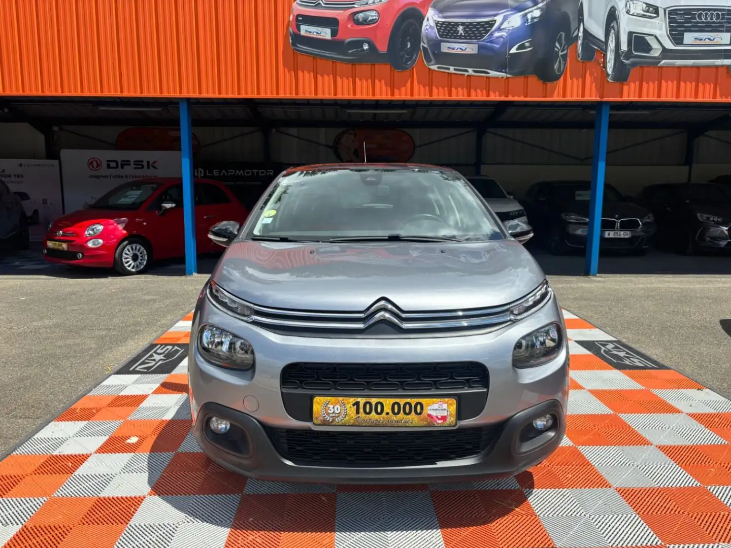 Citroen C3 BlueHDi 100 SHINE GPS JA 17 Cross Urban Red Gris - 2