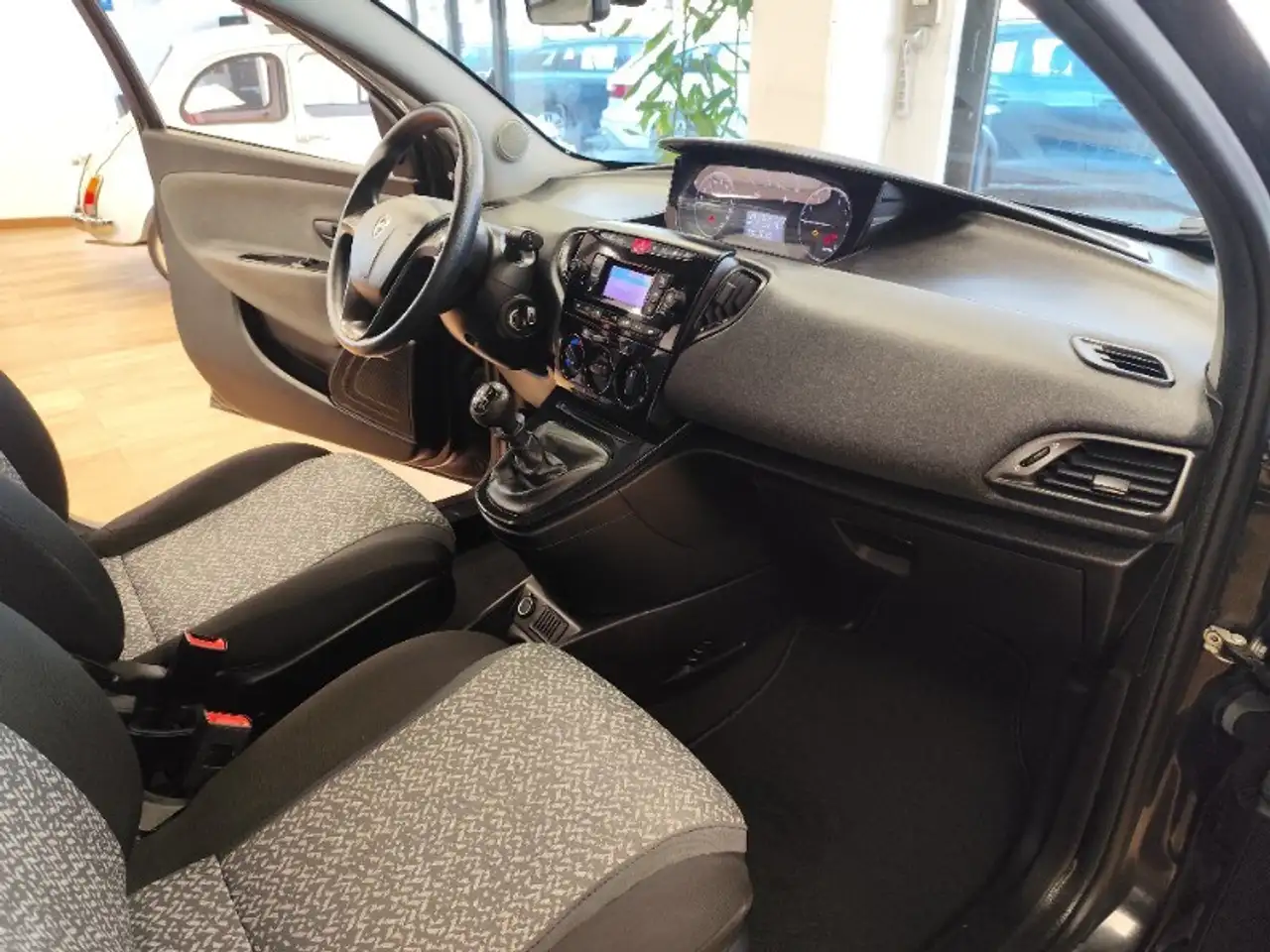 Lancia Ypsilon 2022 — фото 11