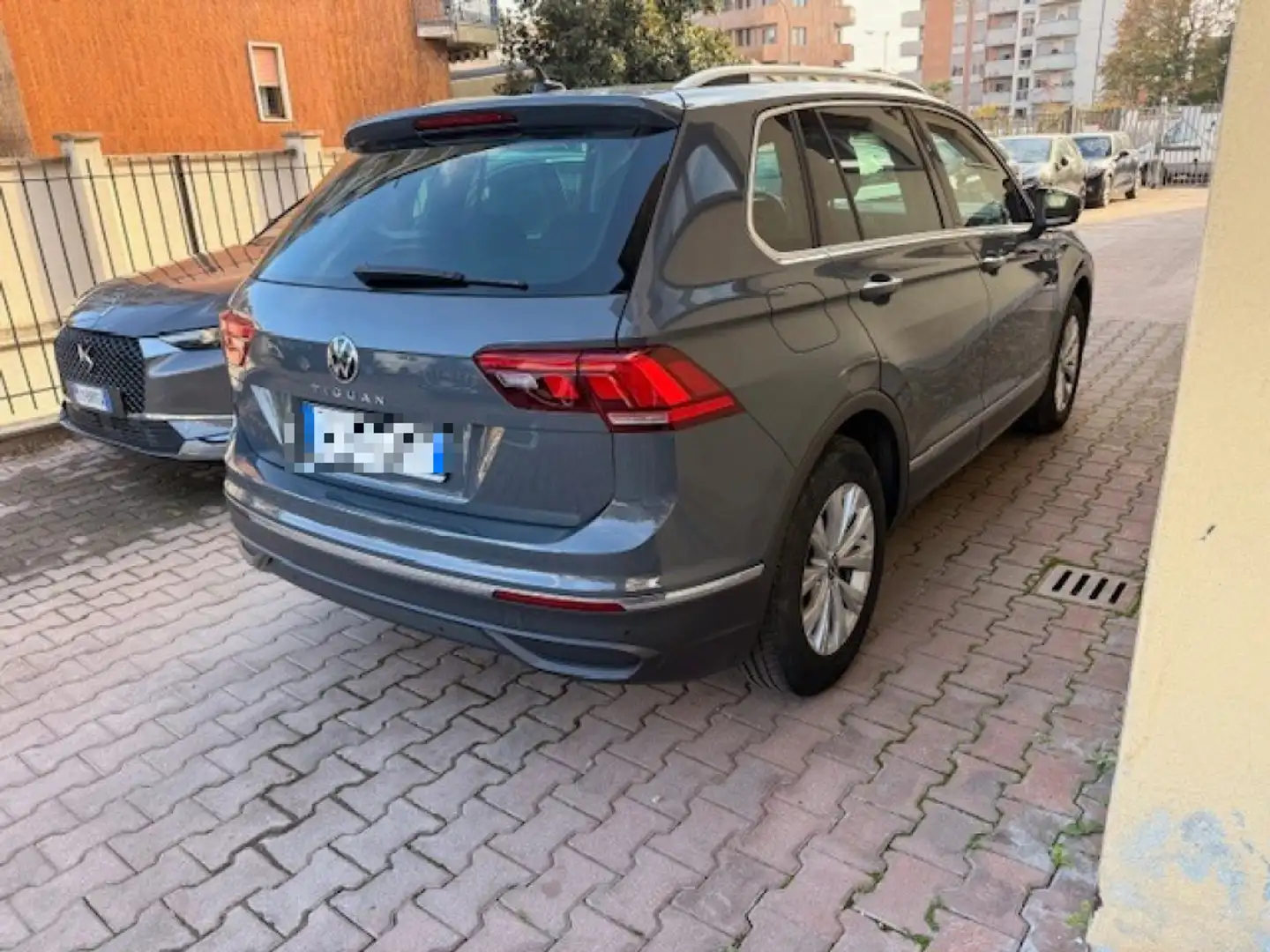 Volkswagen Tiguan 2.0 TDI 150 CV SCR DSG Life Grigio - 2
