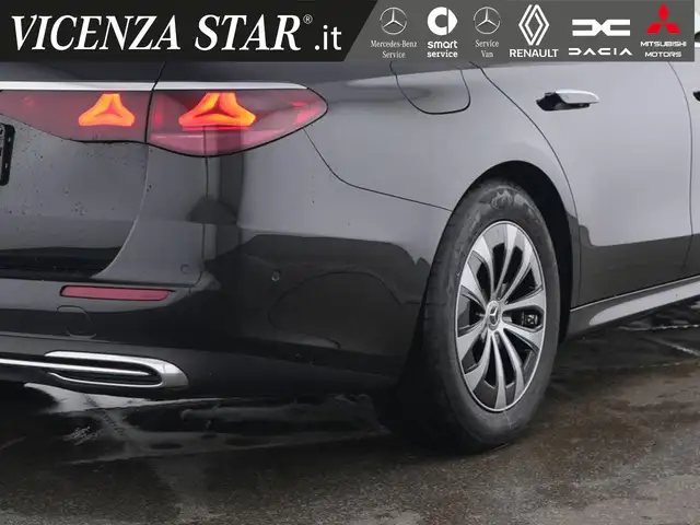 Mercedes-Benz E-Class view 4