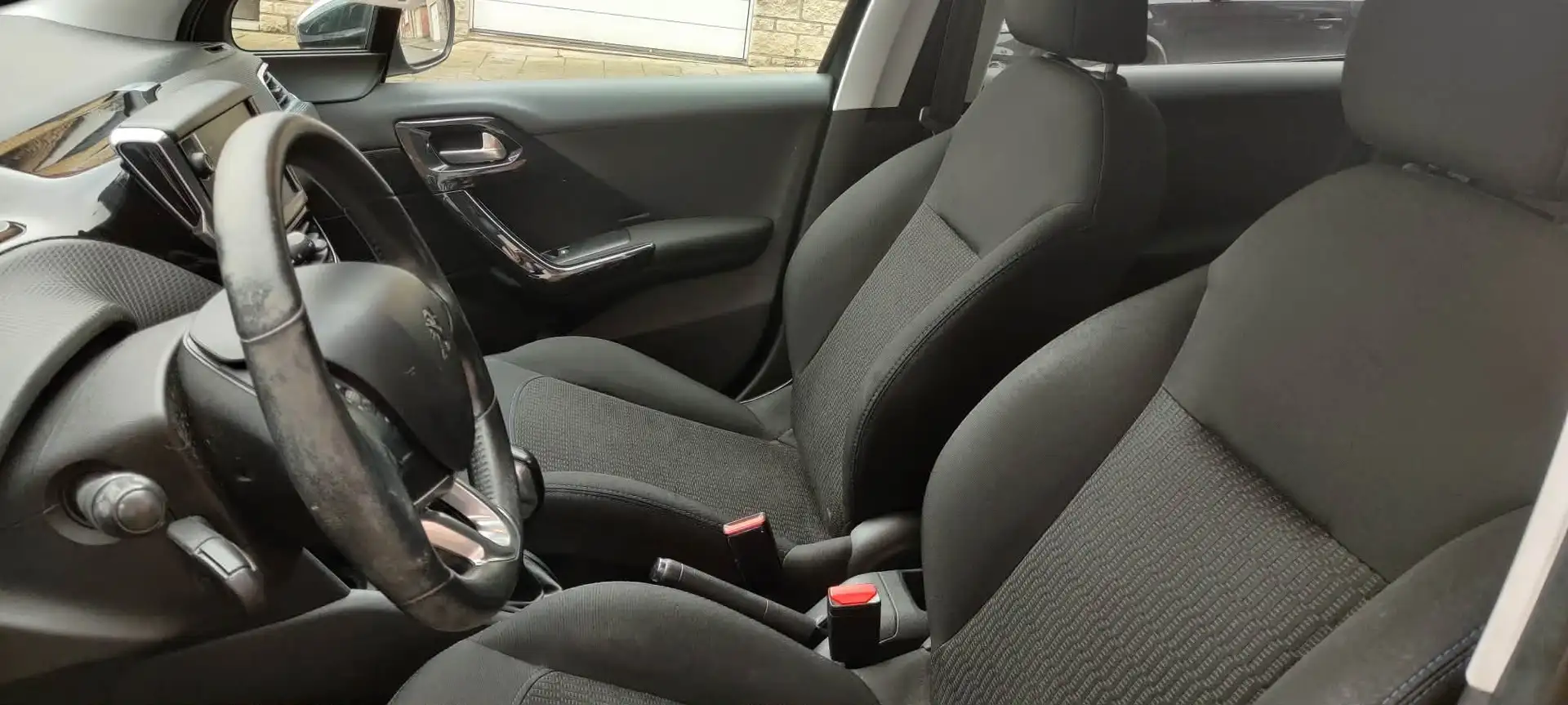 Peugeot 208 208 1.2i PureTech Style Zwart - 2