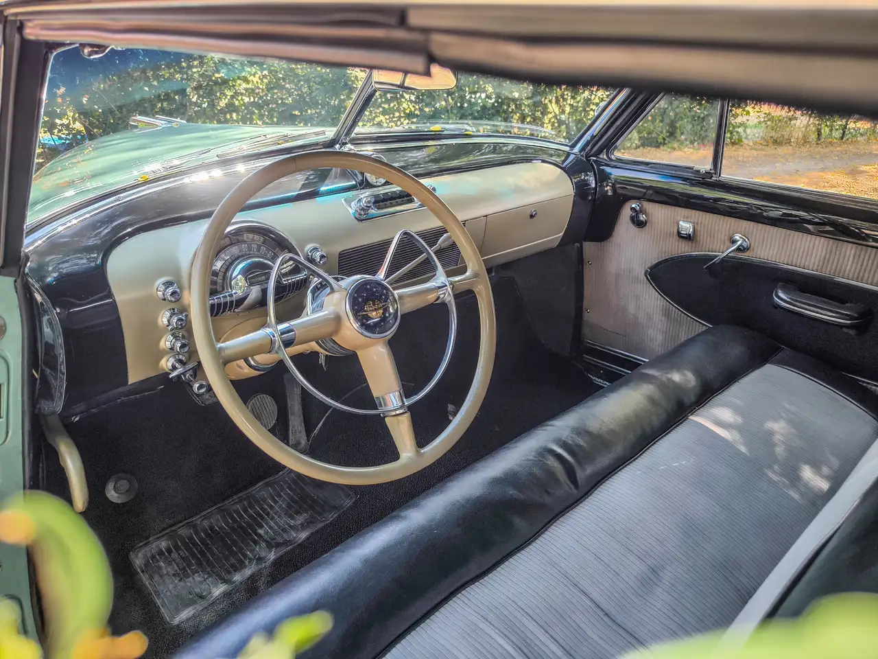 Oldsmobile 98 Futuramic Holiday DeLuxe (V8 Rocket), foto 4
