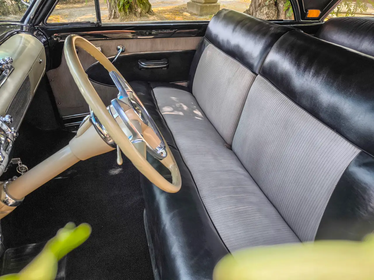 Oldsmobile 98 Futuramic Holiday DeLuxe (V8 Rocket), foto 6