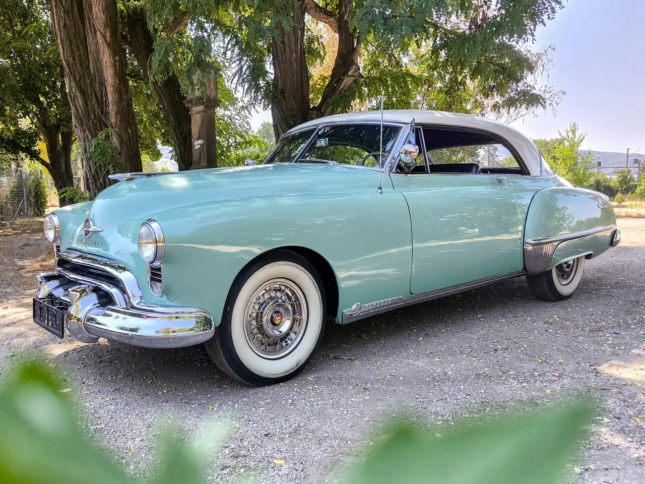 Oldsmobile 98 Futuramic Holiday DeLuxe (V8 Rocket), foto 3