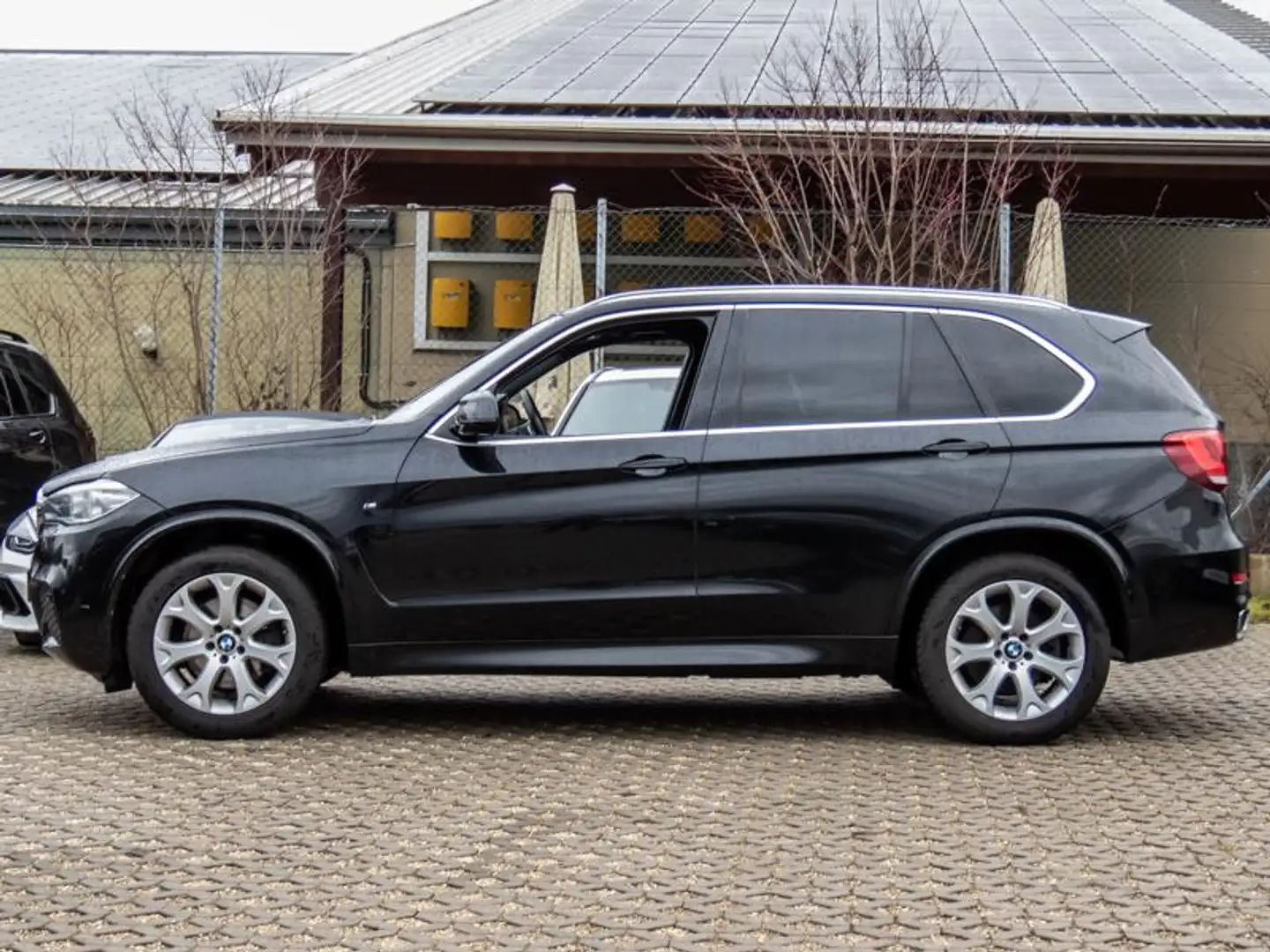 BMW X5 xDrive40d M-Sport 20" AHK StdHz RFK 4-Z-Klima Fekete - 2