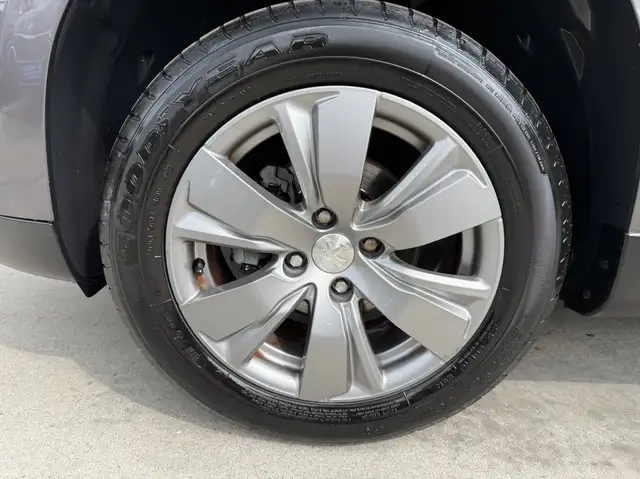 Peugeot 2008 view 11