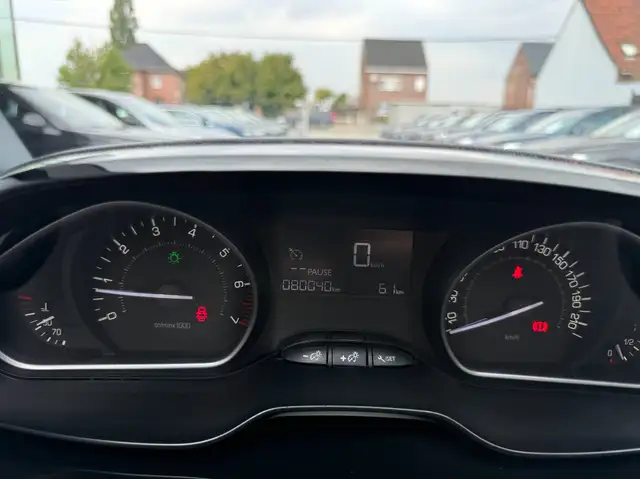 Peugeot 2008 view 17