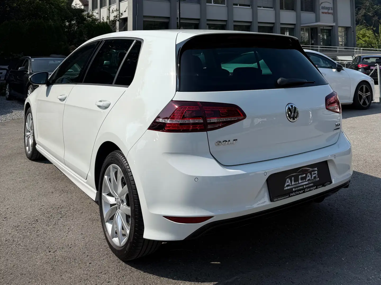 Volkswagen Golf 1,6 BMT TDI R-Line Wit - 2
