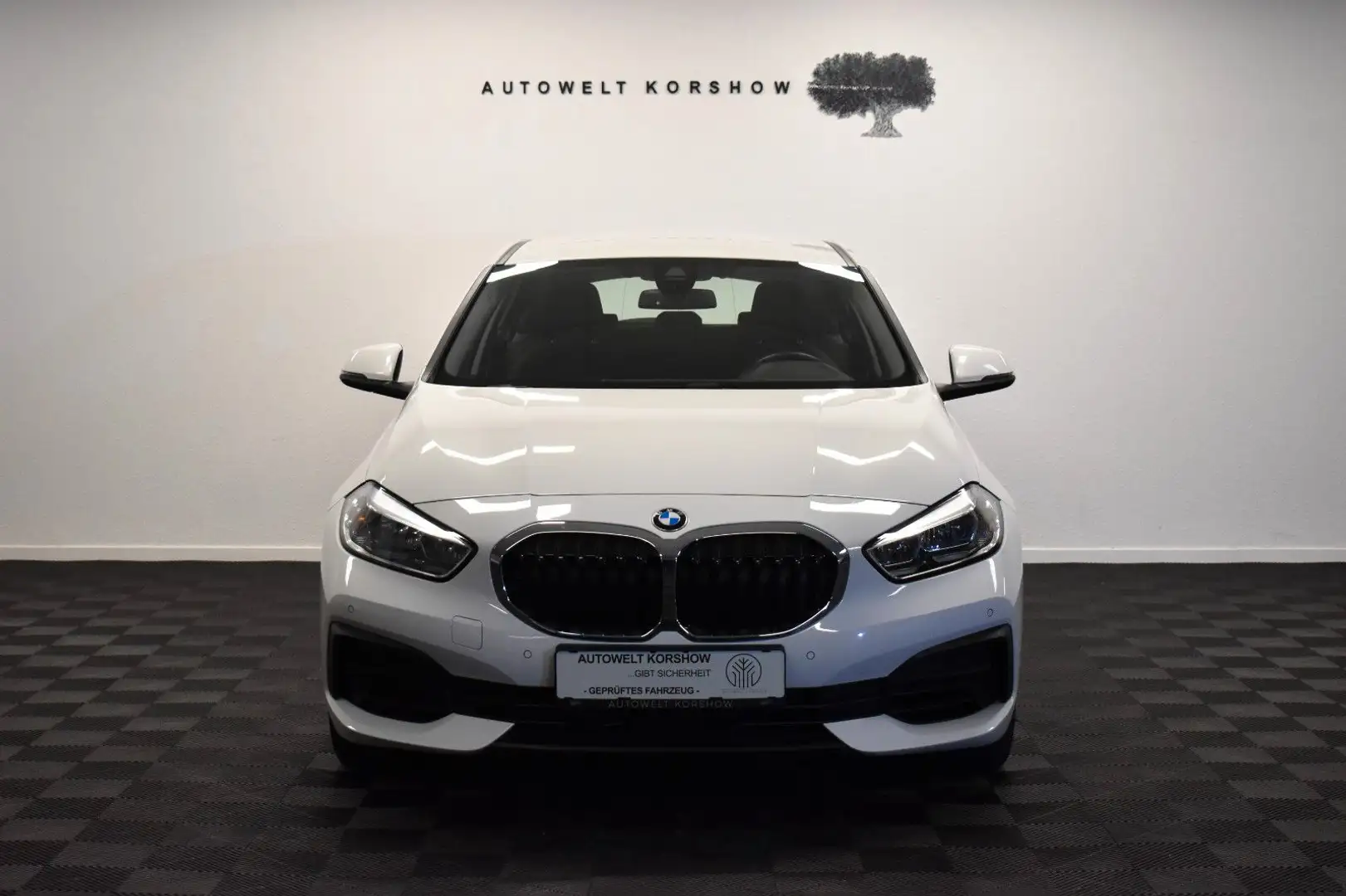 BMW 118 Limousine 118 i Advantage *SHZ*PDC*DAB*CARPLAY Weiß - 2