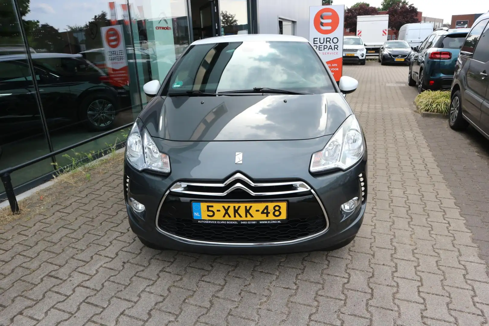 Citroen DS3 1.2 VTi So Chic NAVI CLIMA CRUISE PDC LMV RIJKLAAR Grijs - 2
