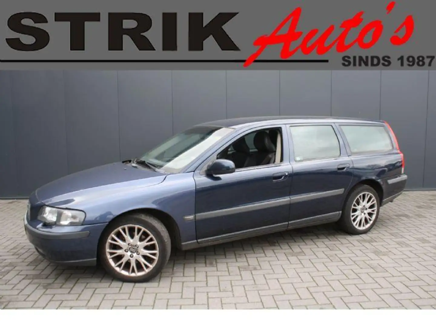 Volvo V70 2.4 1710 PK Comfort Line - AIRCO - PDC - TREKHAAK Blau - 1