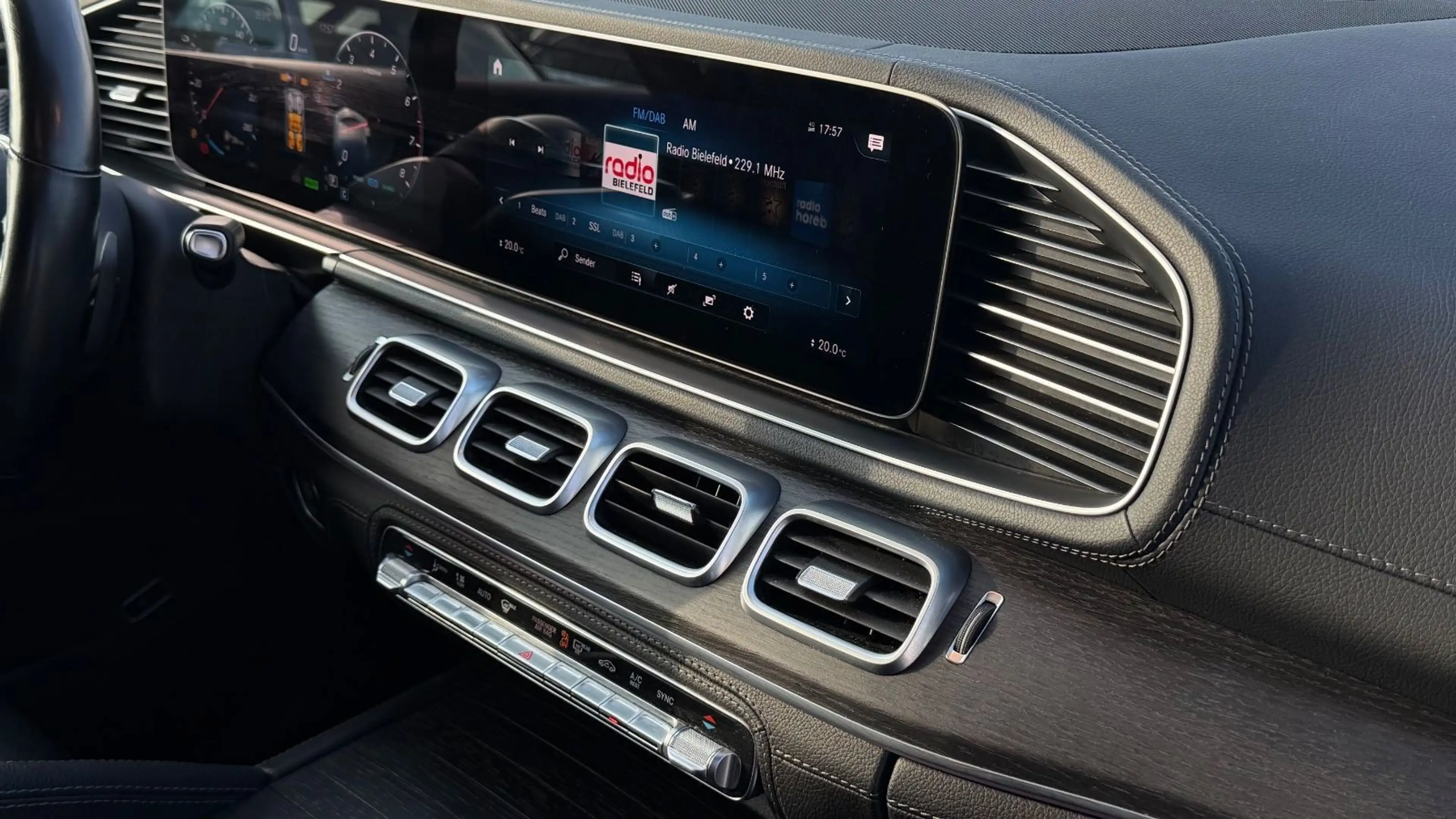 Mercedes-Benz GLS 450 4Matic *AMG*PANO*HUD*MEMORY*BURMESTER* — photo 11