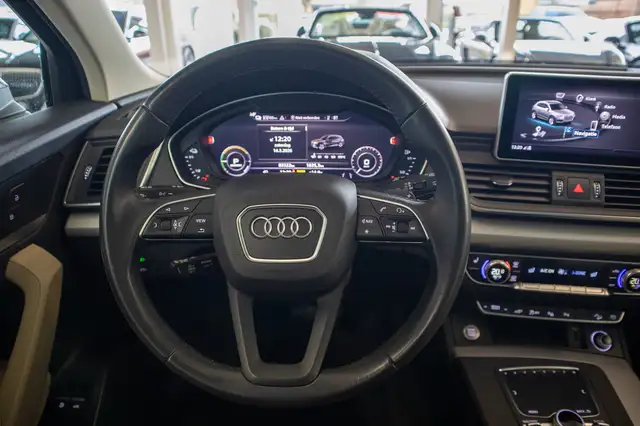 Audi Q5 view 8
