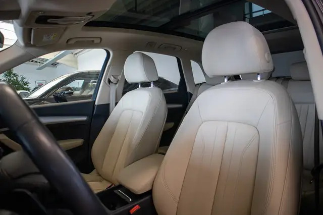 Audi Q5 view 9