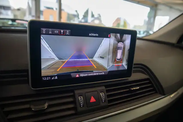 Audi Q5 view 12