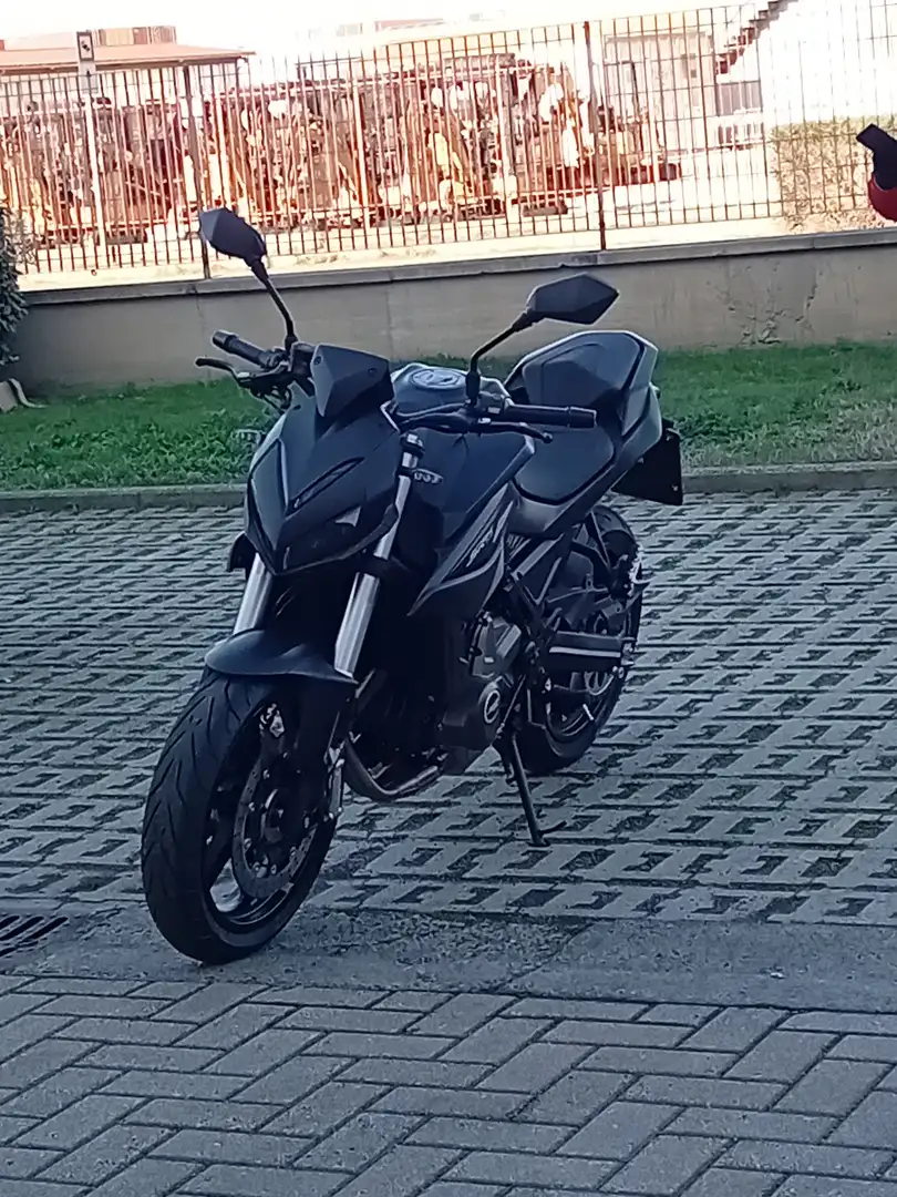 QJ Motor SRK 700 Zwart - 1