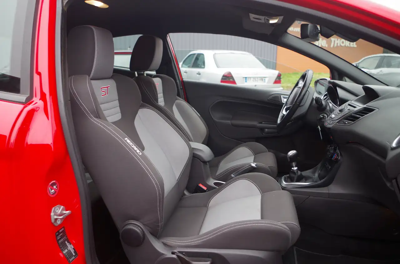 Ford Fiesta ST — photo 9