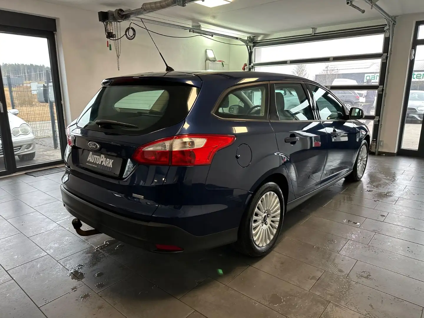 Ford Focus Turnier Trend AHK Blau - 2