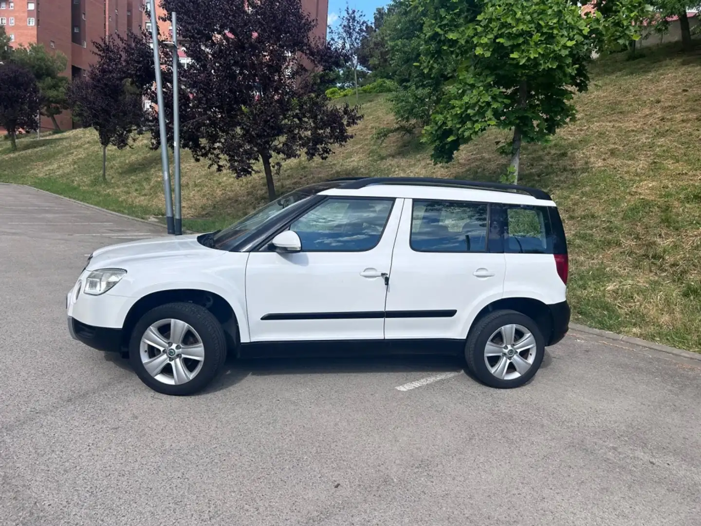 Skoda Yeti 2.0TDI CR Ambition 4x2 Blanco - 2