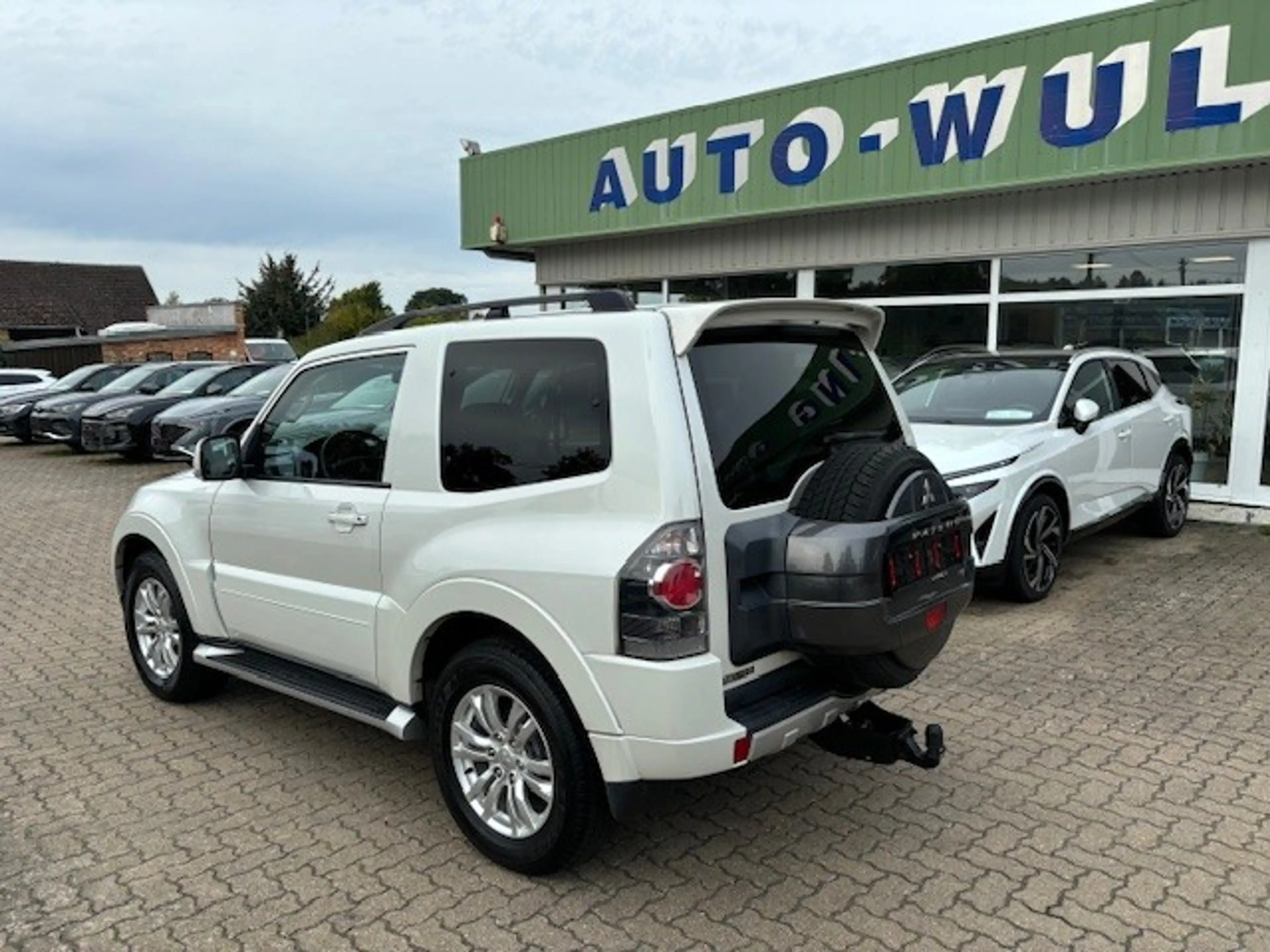 Mitsubishi Pajero 3,2 DI-D Automatik Edition 100 — photo 3