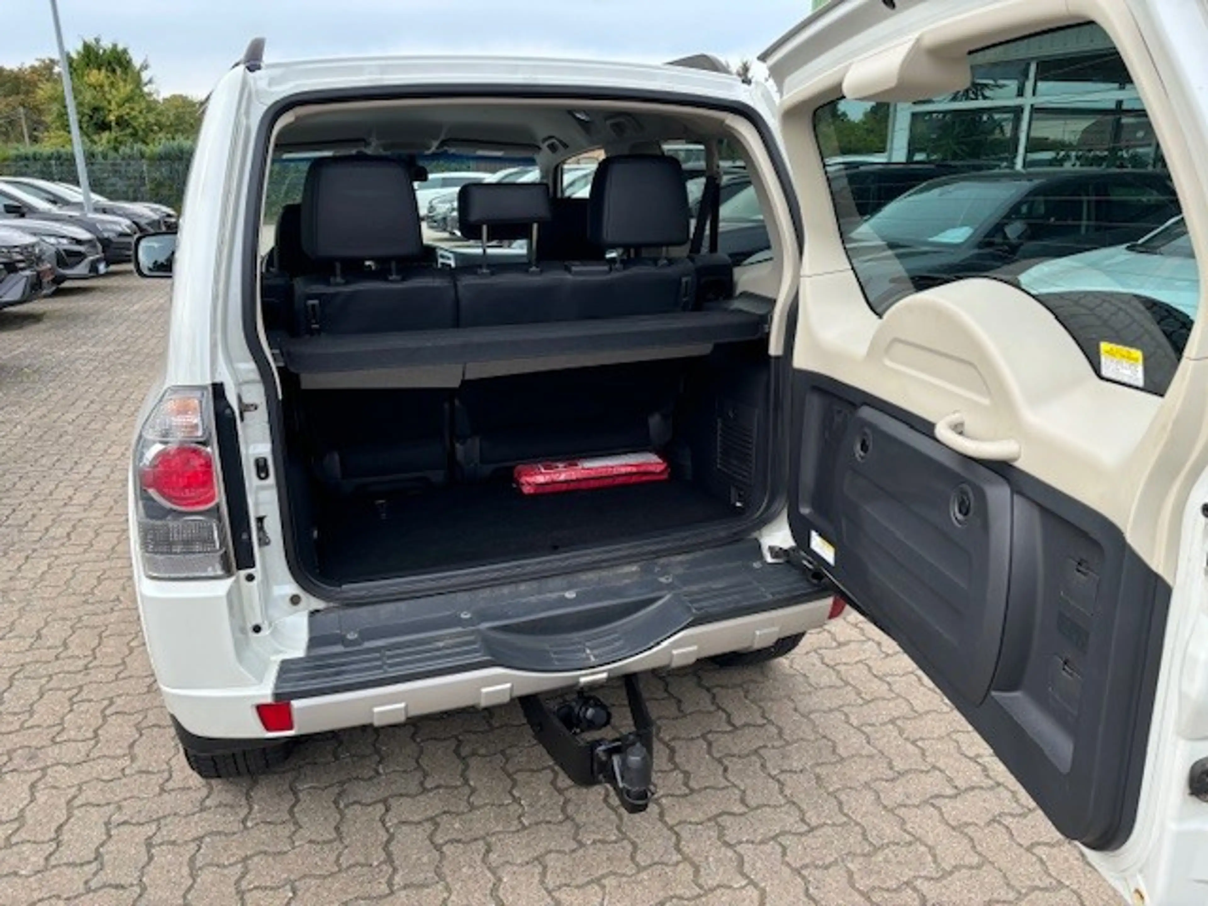 Mitsubishi Pajero 3,2 DI-D Automatik Edition 100 — photo 5