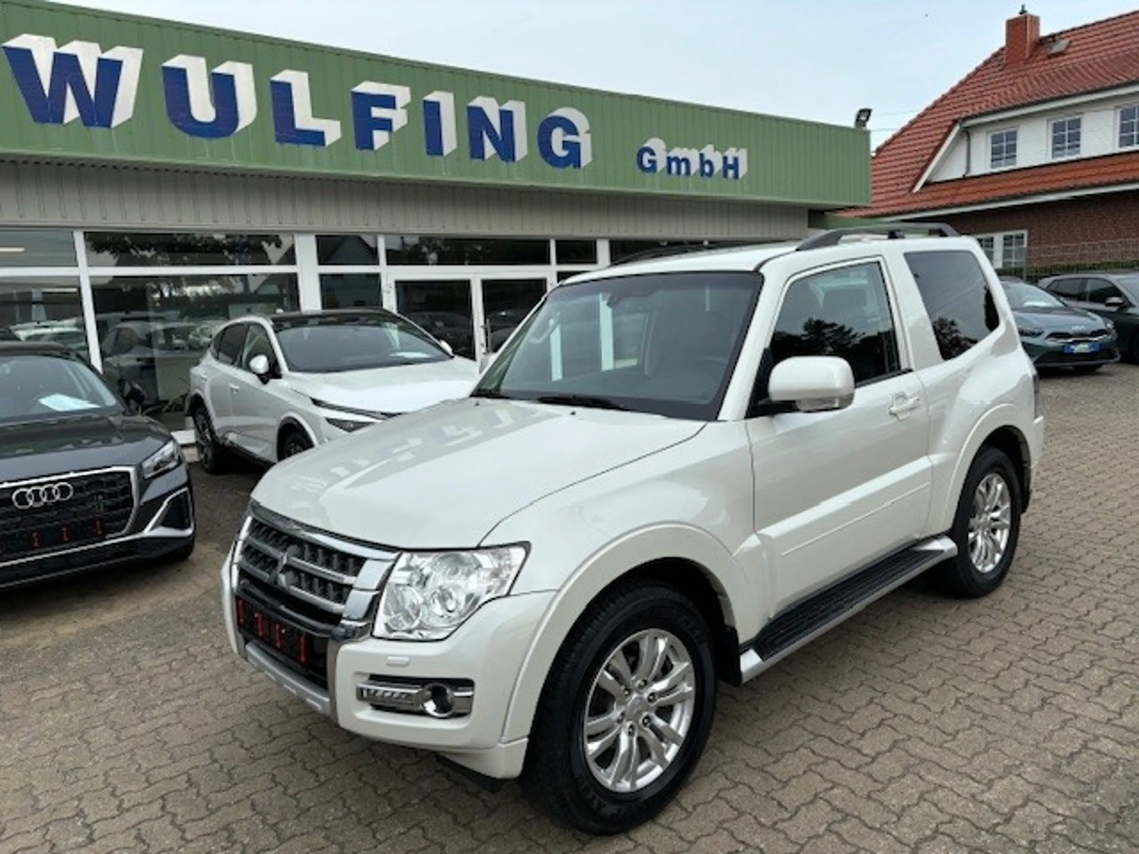 Mitsubishi Pajero 3,2 DI-D Automatik Edition 100 — photo 2