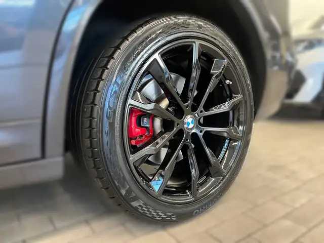 BMW X4 view 3