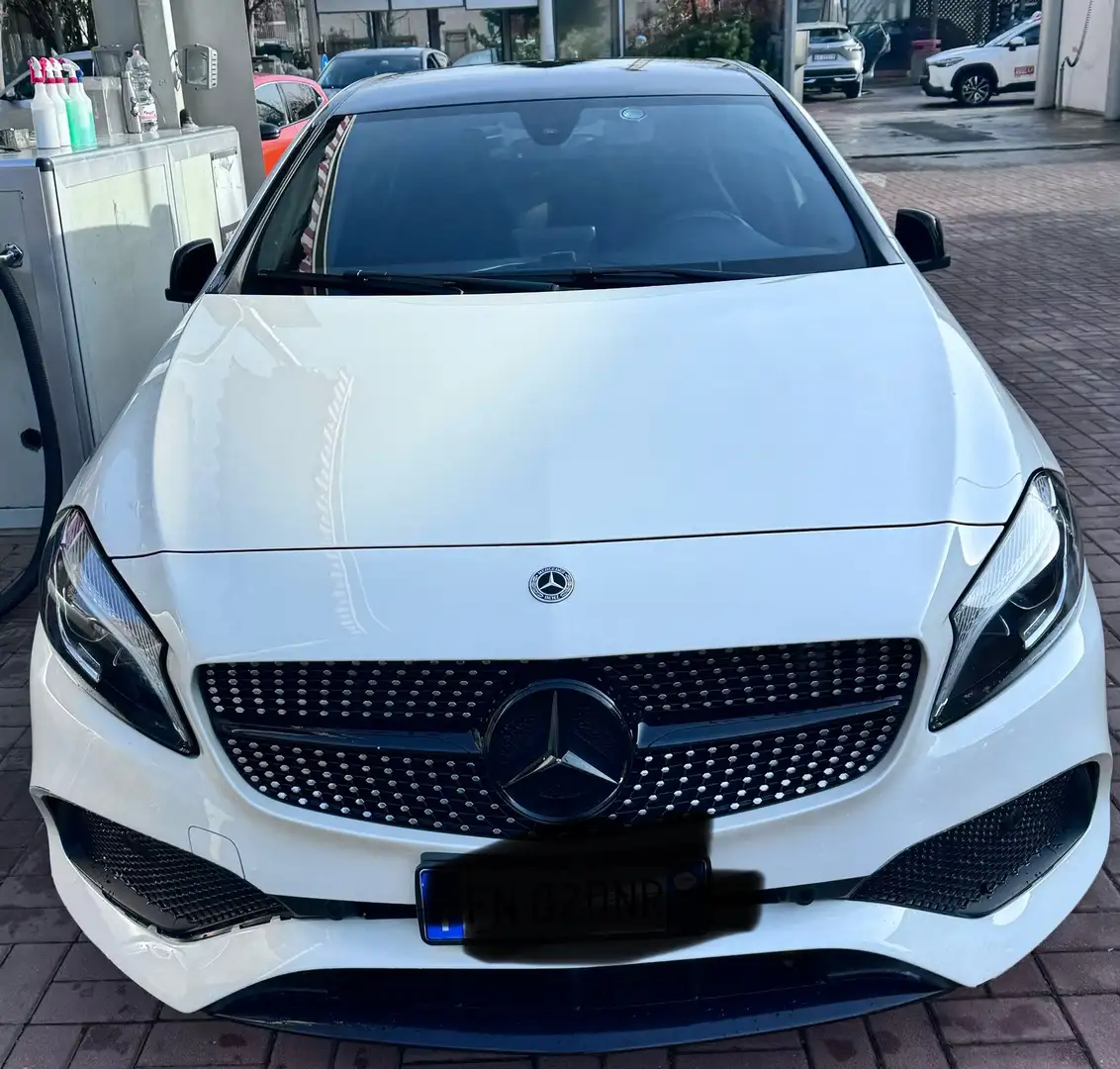 Mercedes-Benz A 35 AMG Mercedes-Benz con allestimento AMG Style, interni - 1