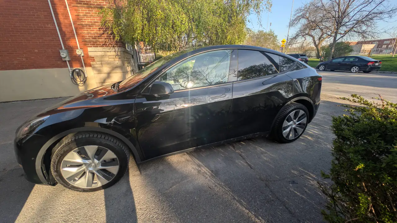 Tesla Model Y снимка Tesla Model Y