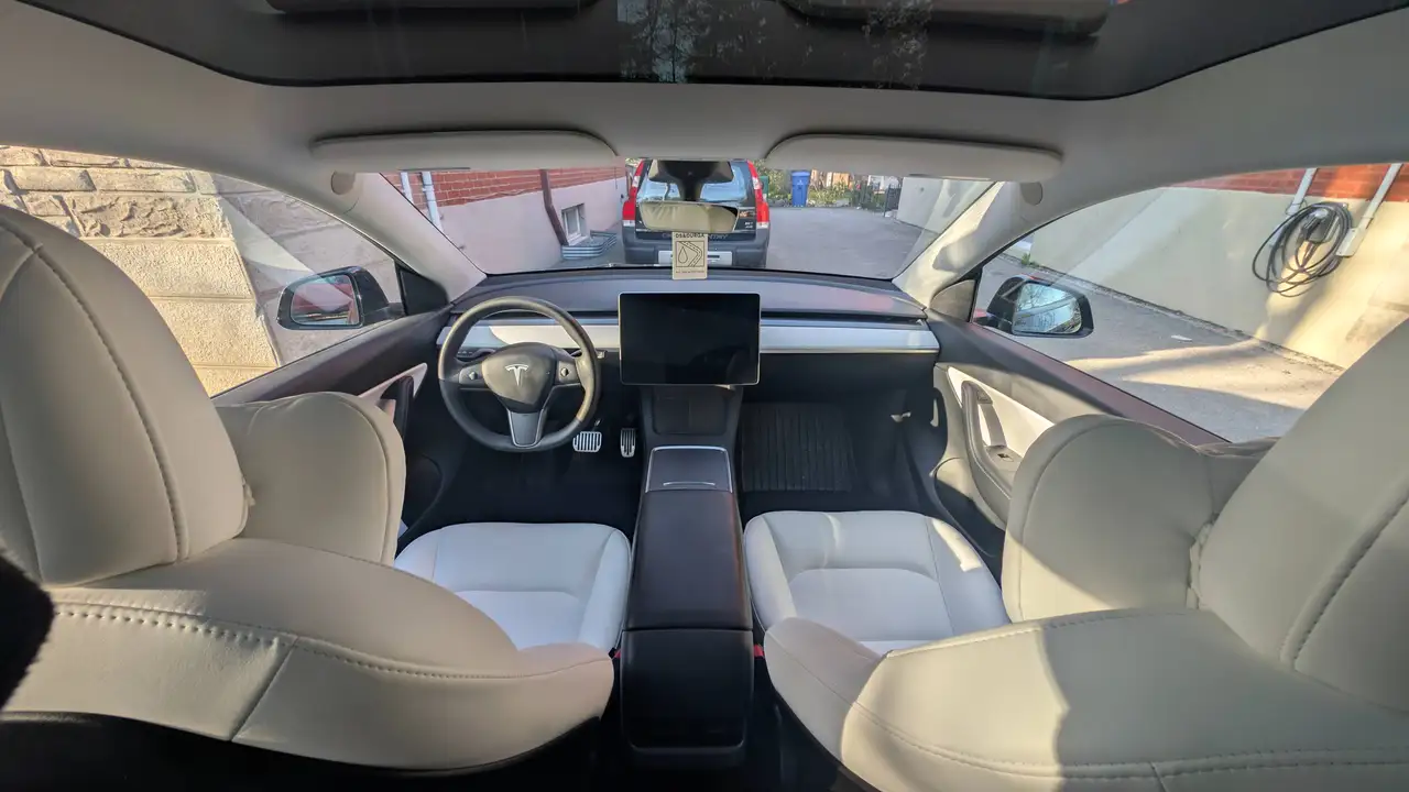 Tesla Model Y снимка Tesla Model Y