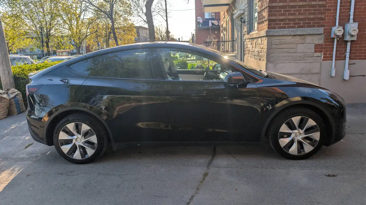 Tesla Model Y снимка Tesla Model Y