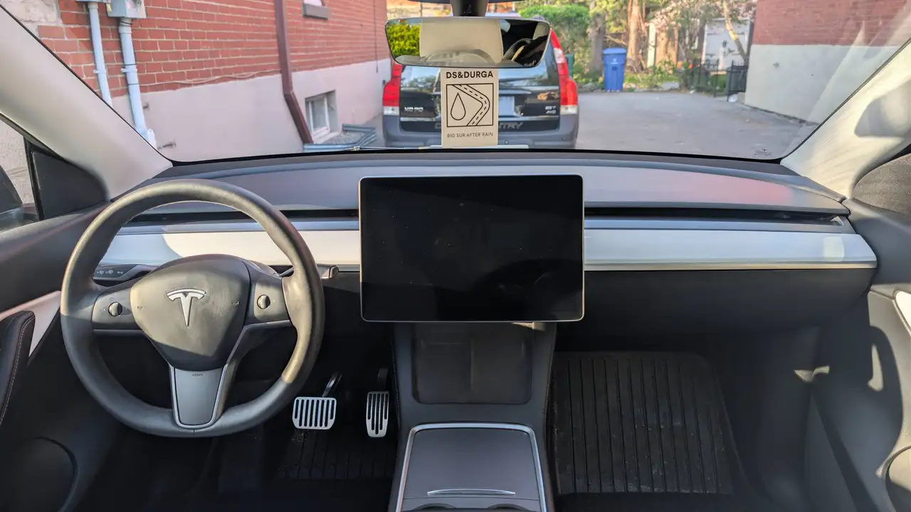 Tesla Model Y снимка Tesla Model Y