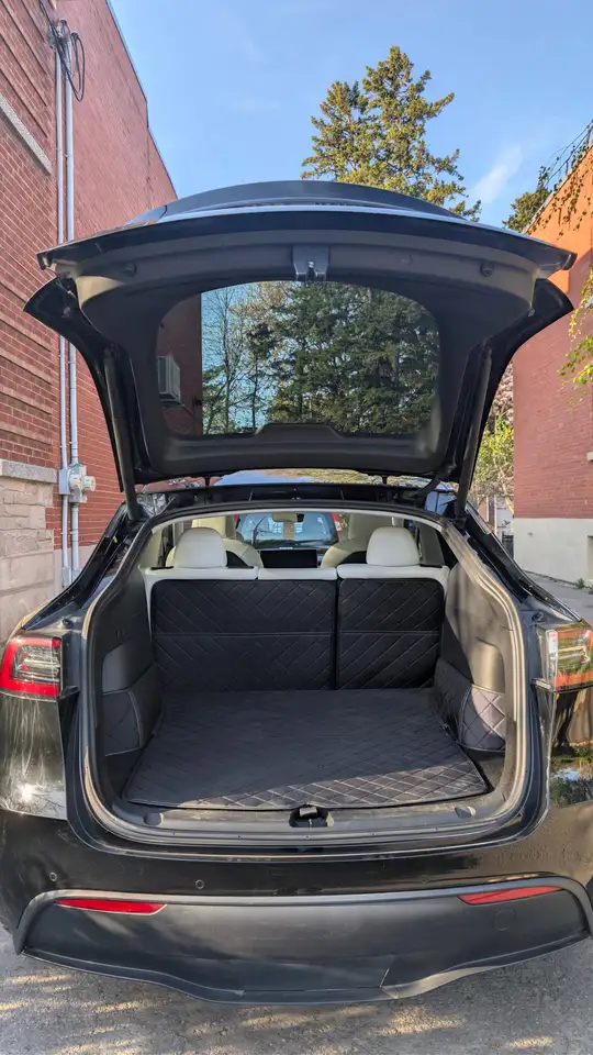 Tesla Model Y снимка Tesla Model Y